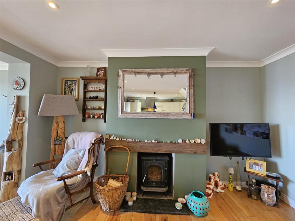 LIVING ROOM SITTING AREA.jpg