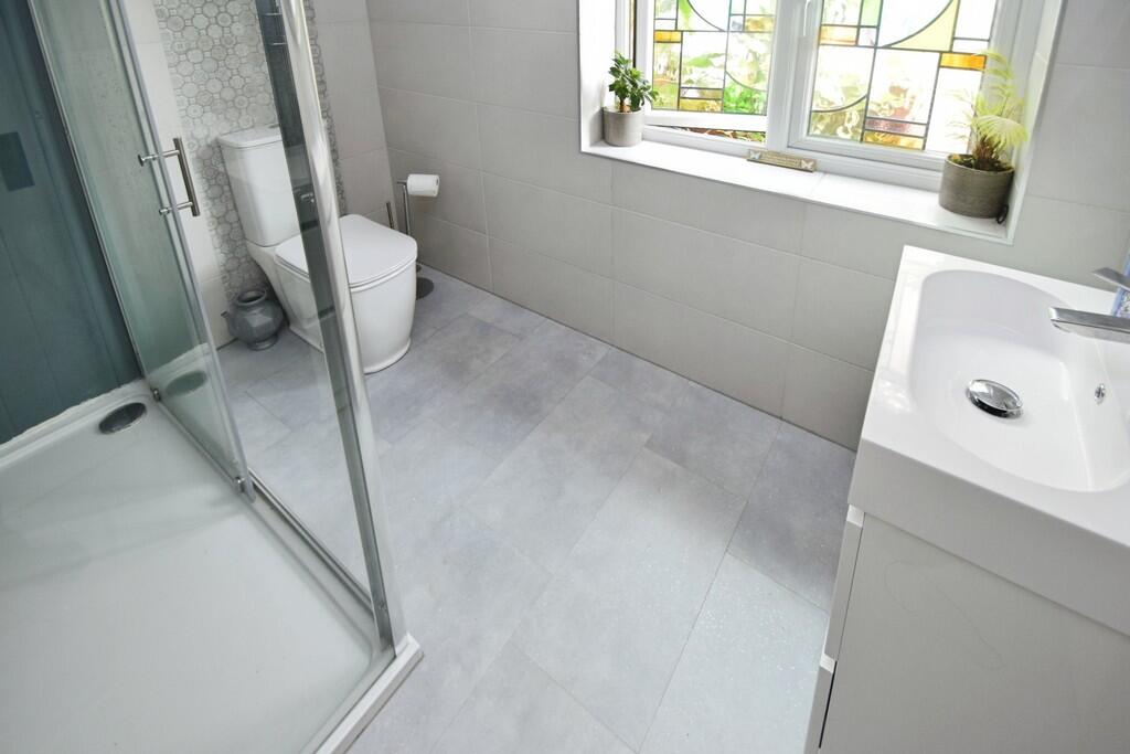 ffad3985-Bathroom...