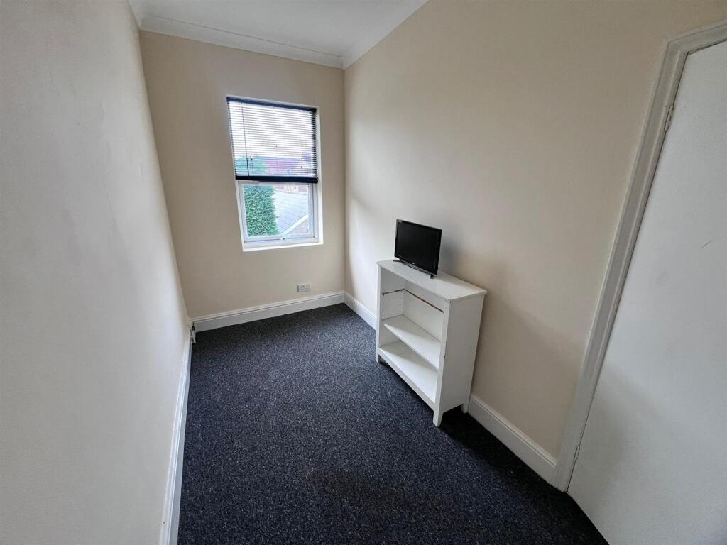 Bed 3.jpg