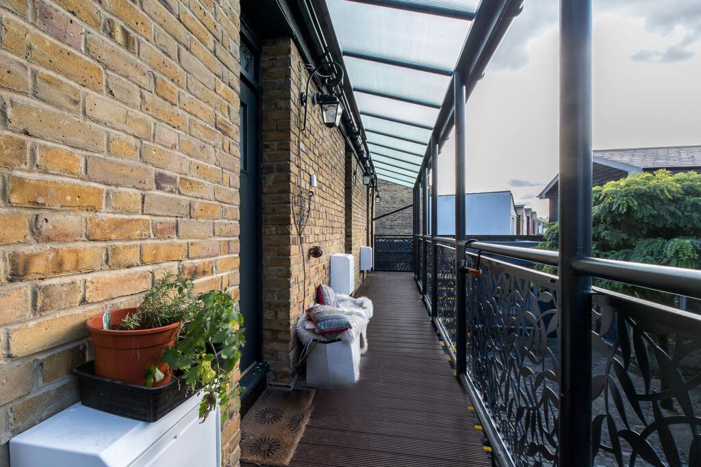 balcony