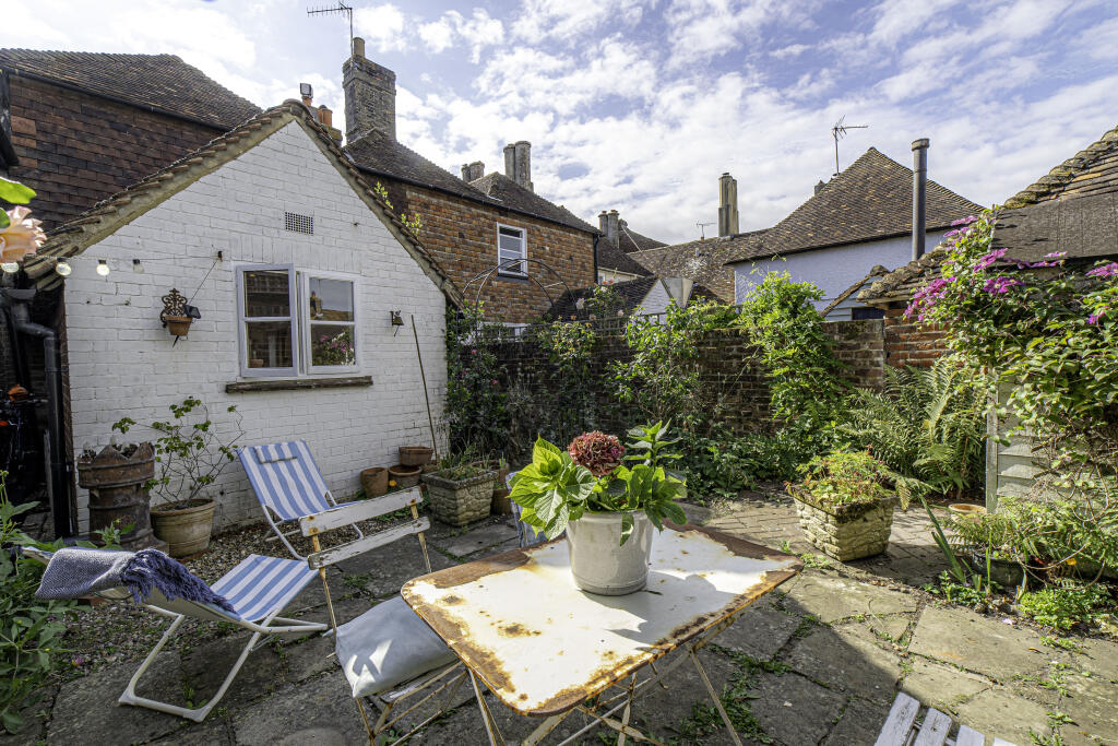 general 11 Church St