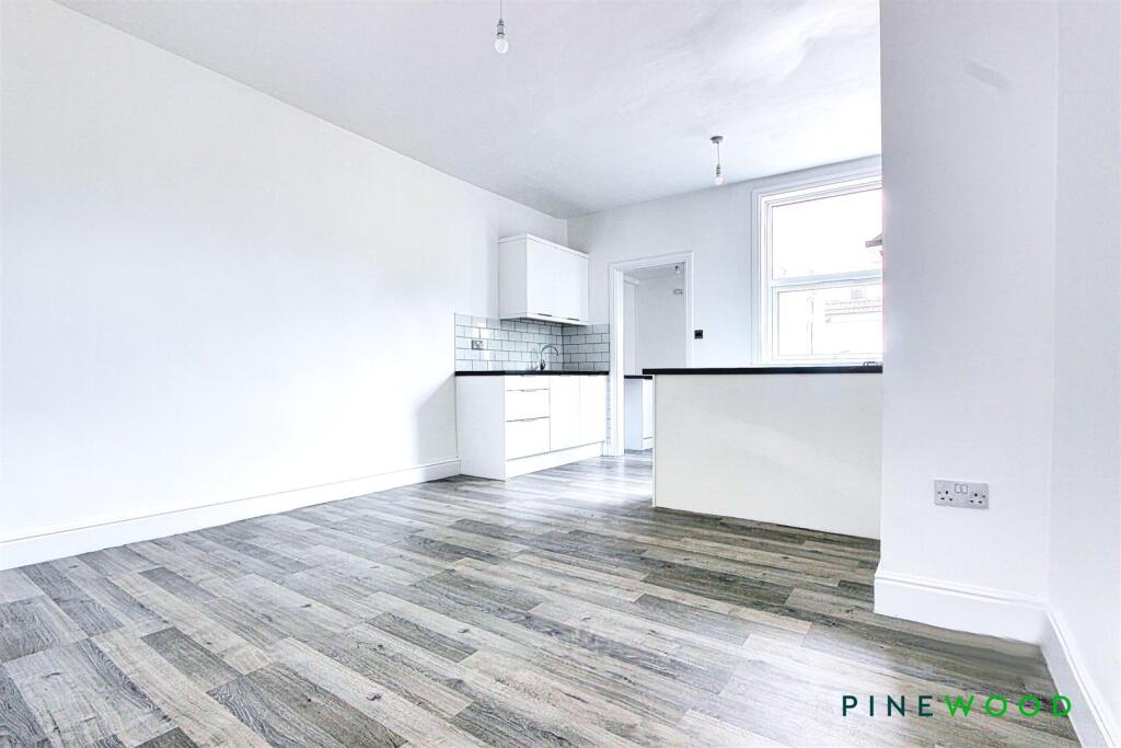 KITCHEN/DINING/LOUNGE