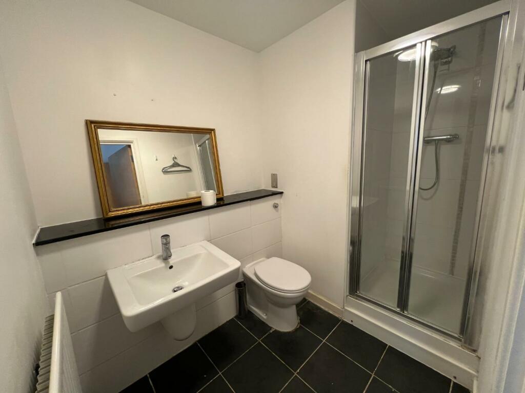 Ensuite.JPG