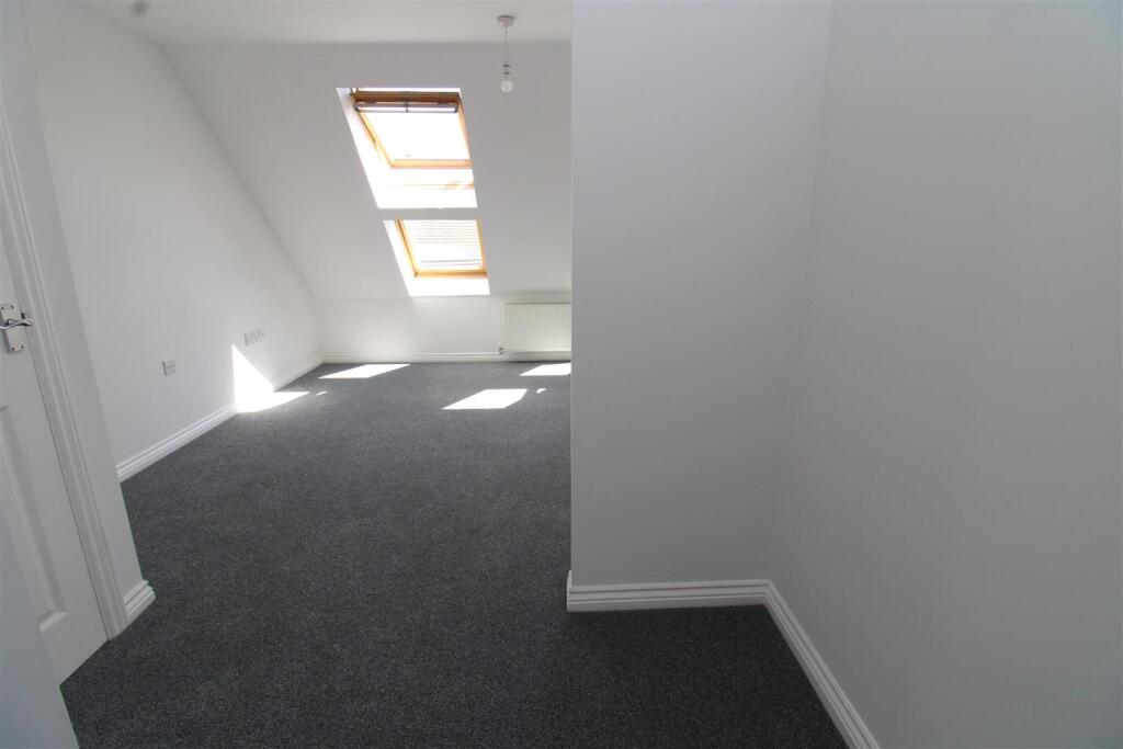 Master bedroom 2.JPG