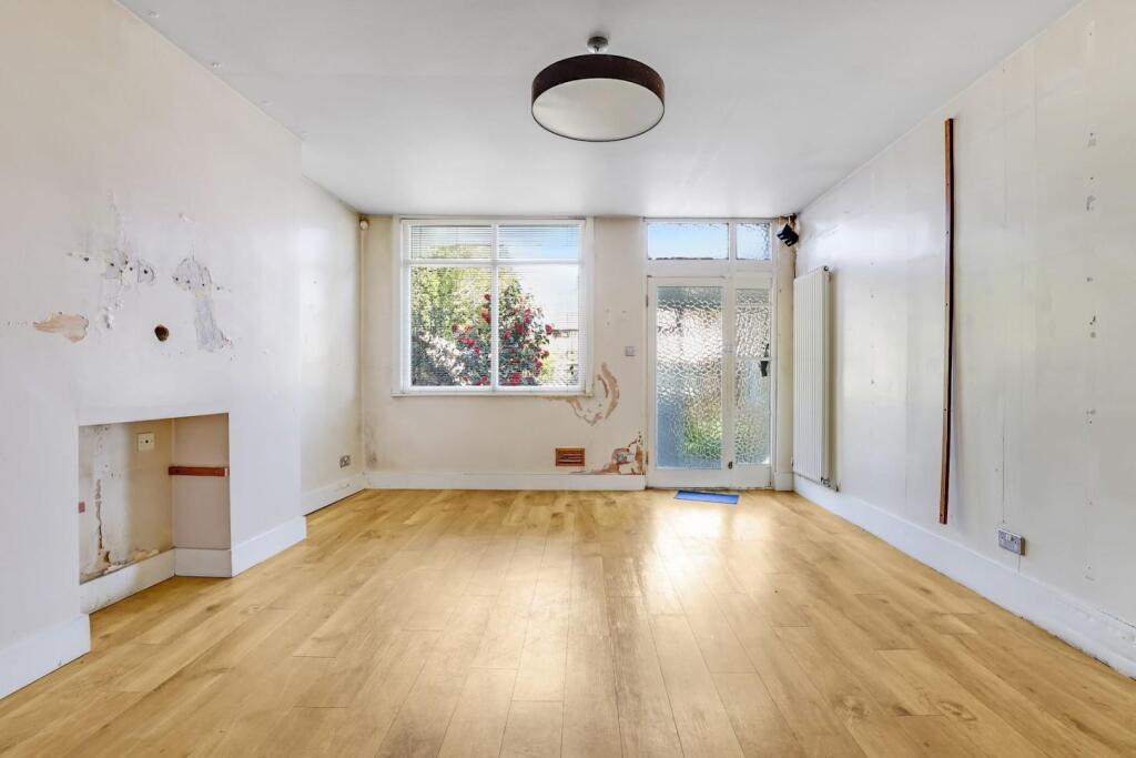 02-cc85JHPropWorld - 1 Westhood Hill - 4-medium.jp