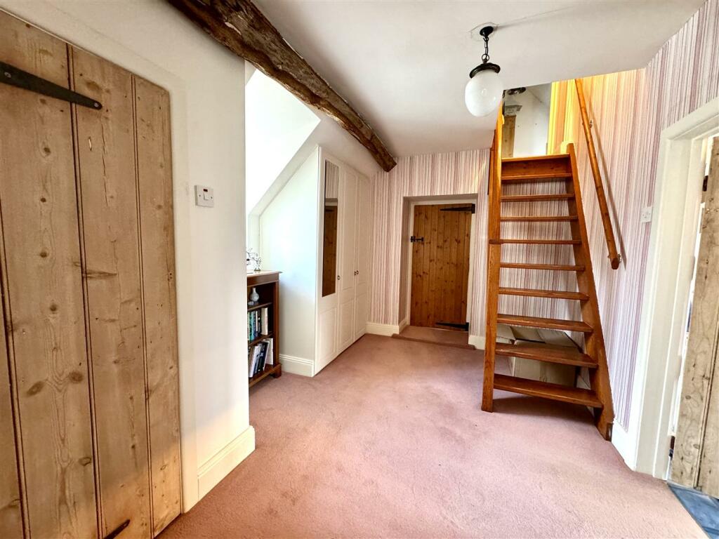 FIRST FLOOR STAIRS AND LANDING