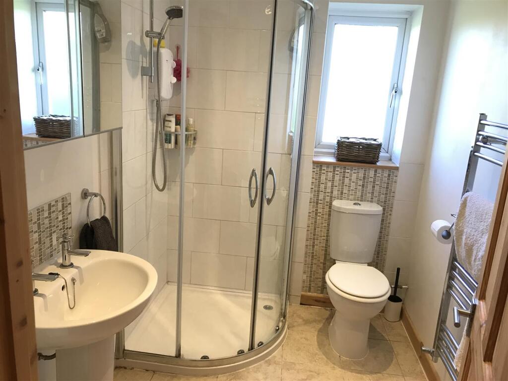 Shower Room (Annexe)