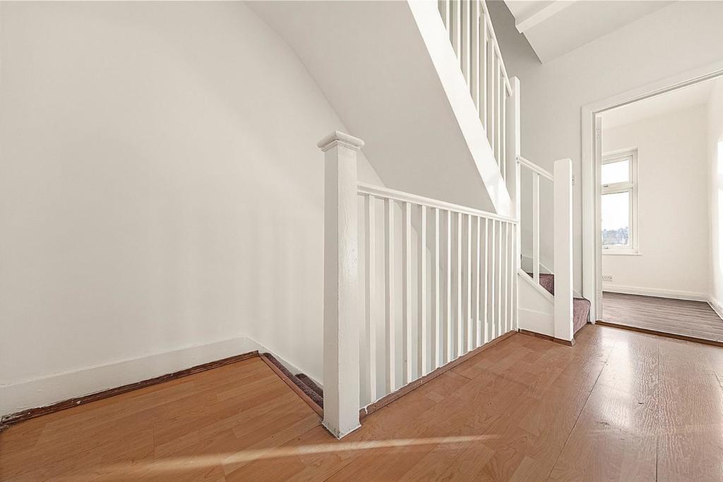 Hallway (2).jpg