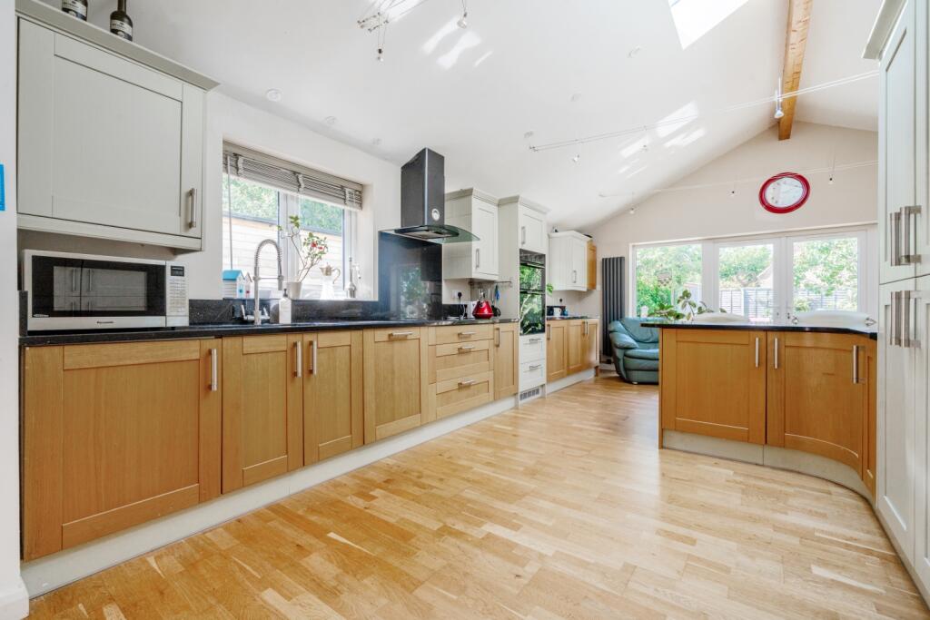 1310768-7-6852cd52569d6