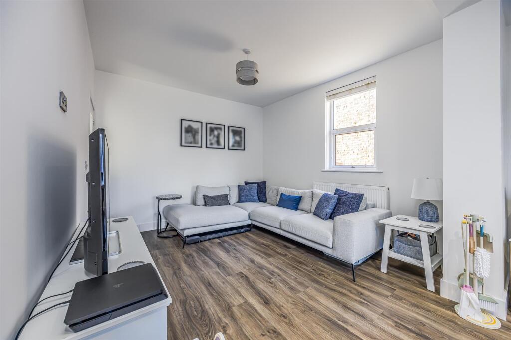 28 Silvester Road, Cowplain-PorticoMarketing-SoldB