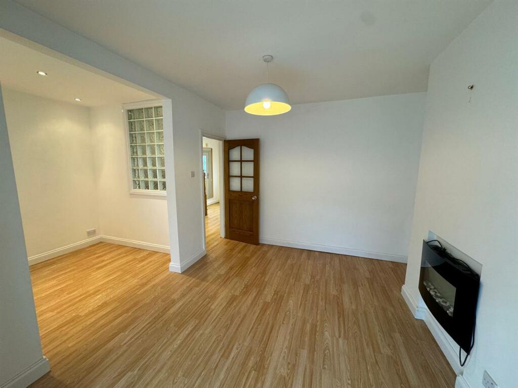 Dining area and Snug