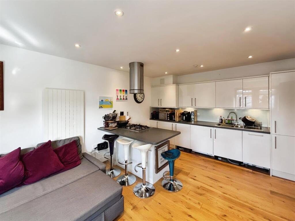 Open Plan Living Room/Kitchen