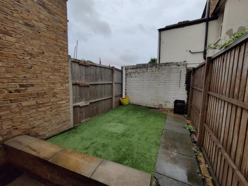 191 Trevelyan Road Garden.jpg