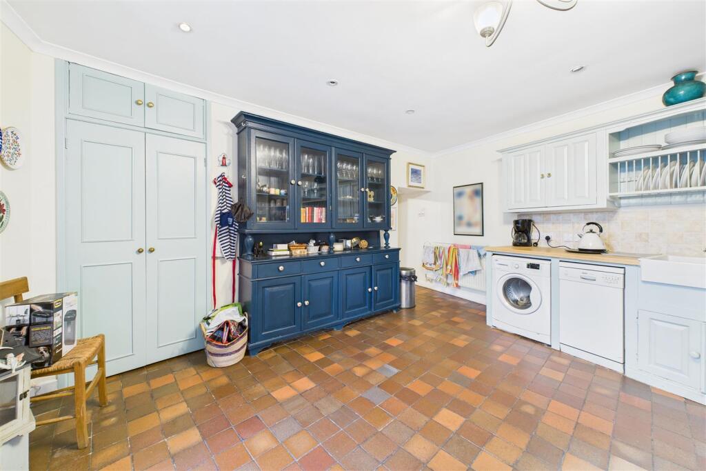 Garden Flat, 63 Newbridge Hill, Newbridge, Bath BA