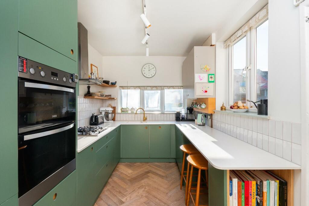 0D9RBR - Kitchen C.jpg