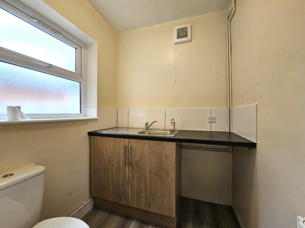 UTILITY/CLOAKROOM