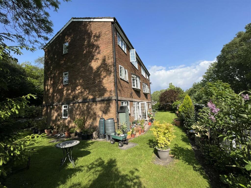 Communal Gardens.jpg