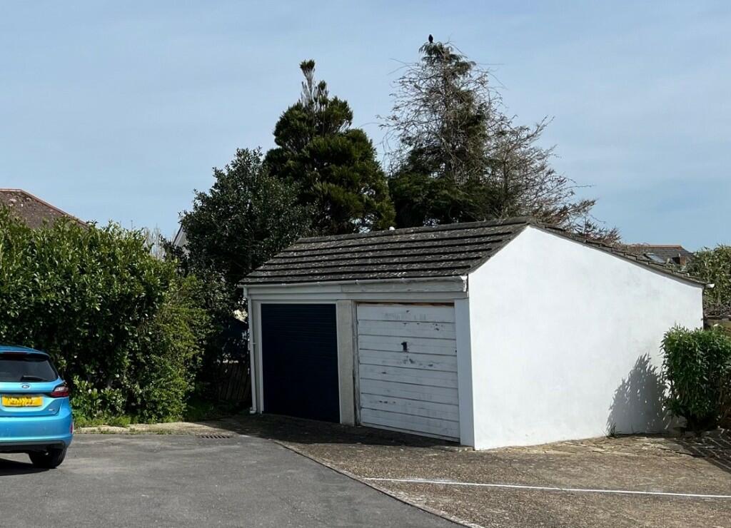 Garage (left)