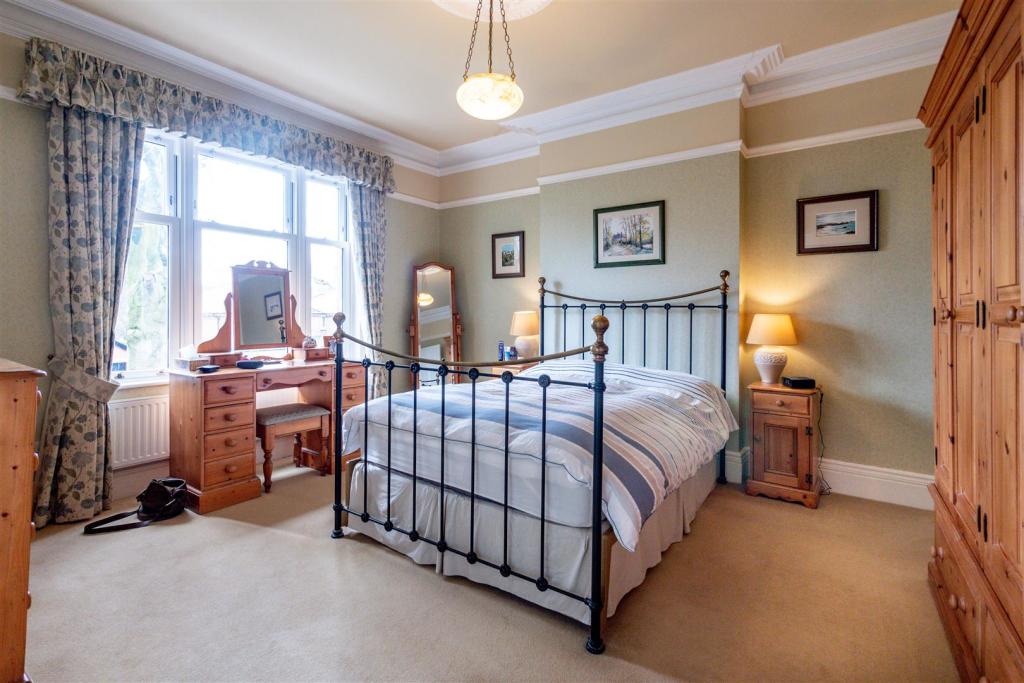 Bedroom 1.jpg