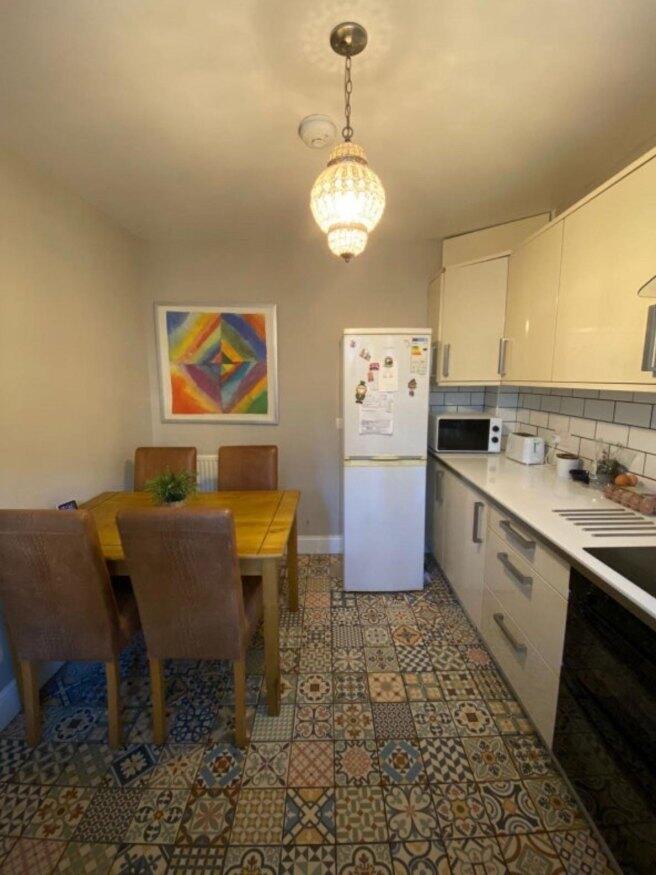 salford-house-e14-3hz-983408