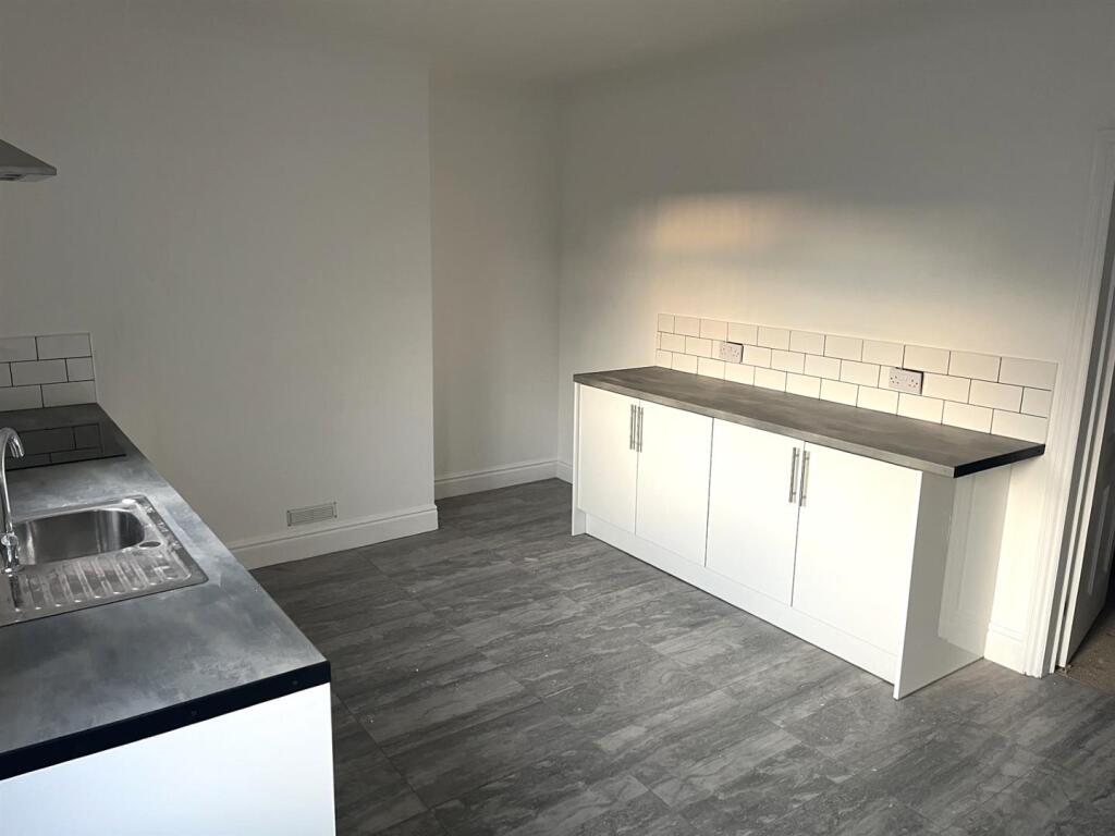 Kitchen 1.jpg