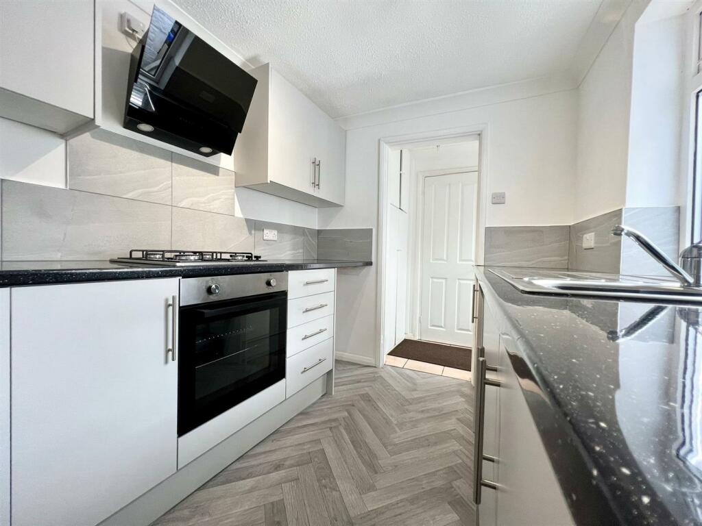 USE kitchen  (4).jpg