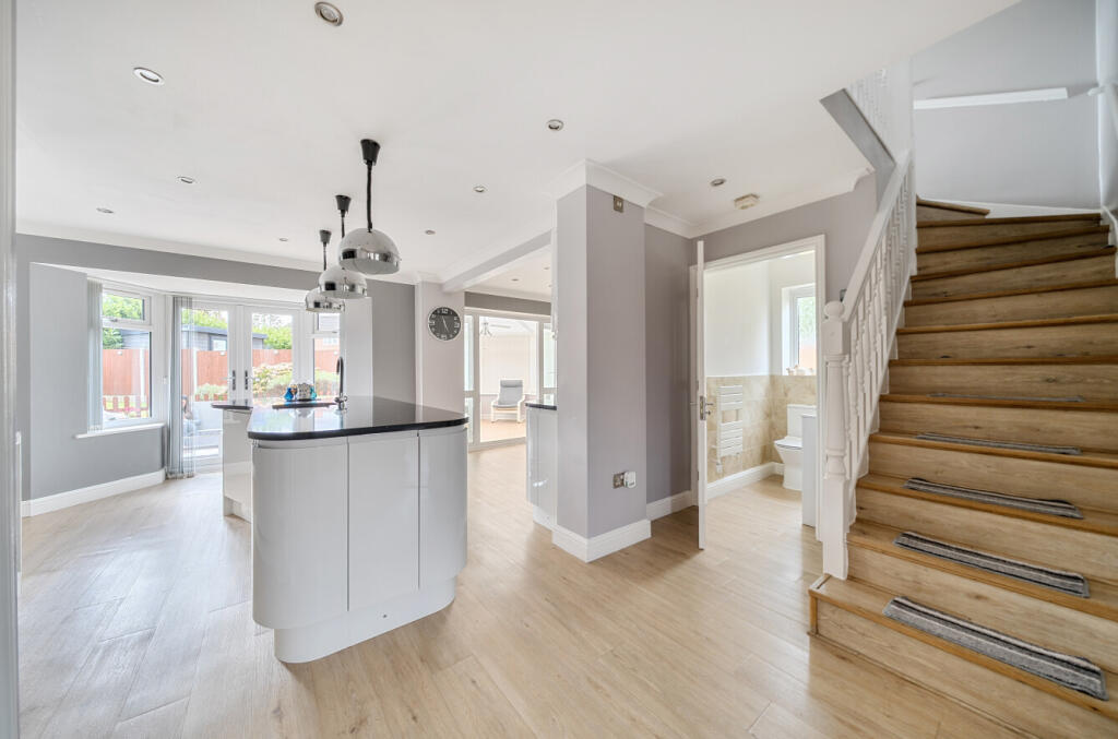 1341506-9-68b18e3...