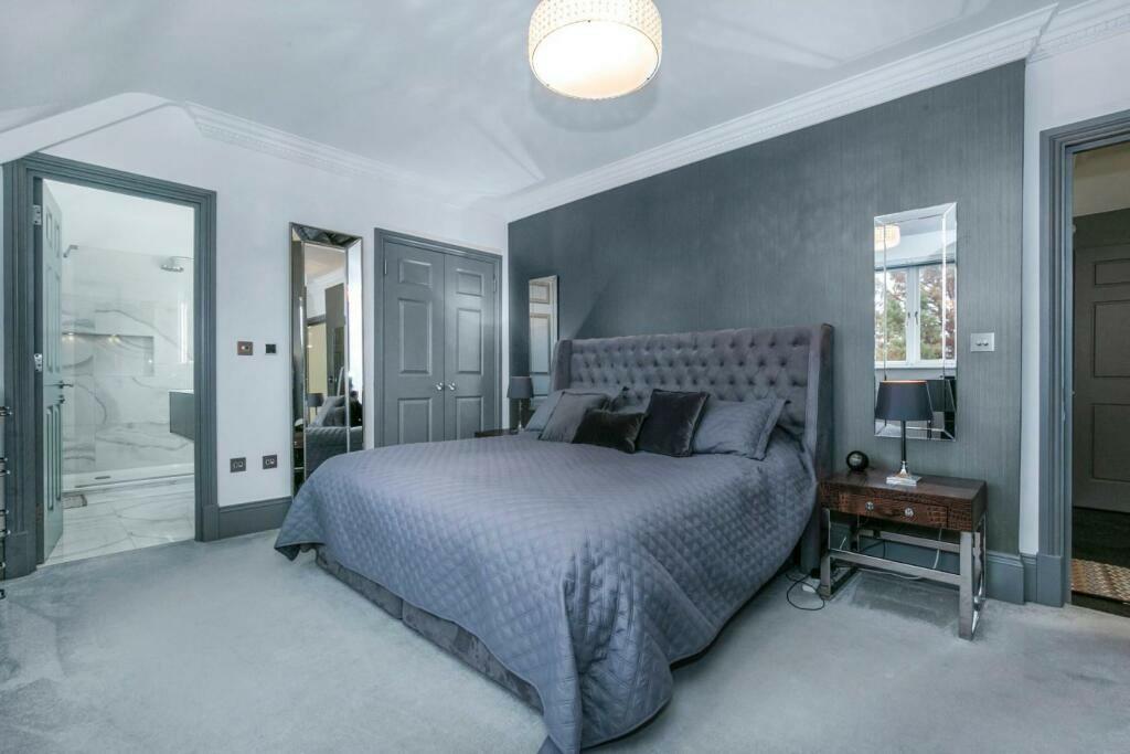 206990_32943908_I...