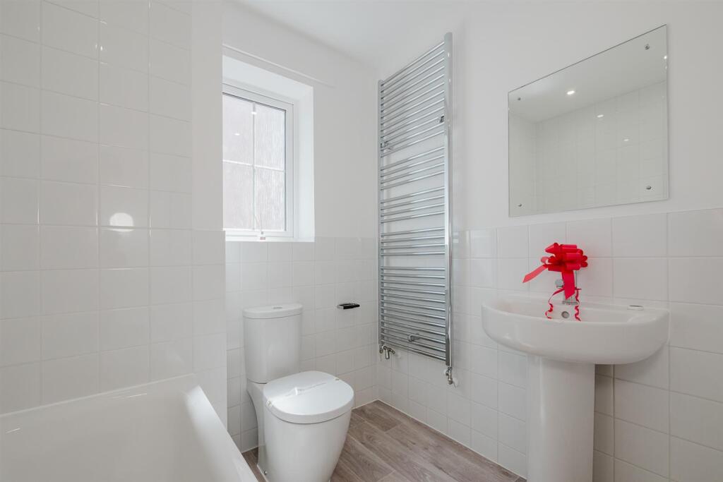 Bathroom 2.jpg