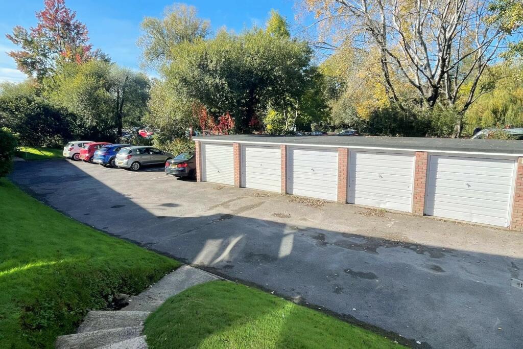 Garages &amp; Parkin
