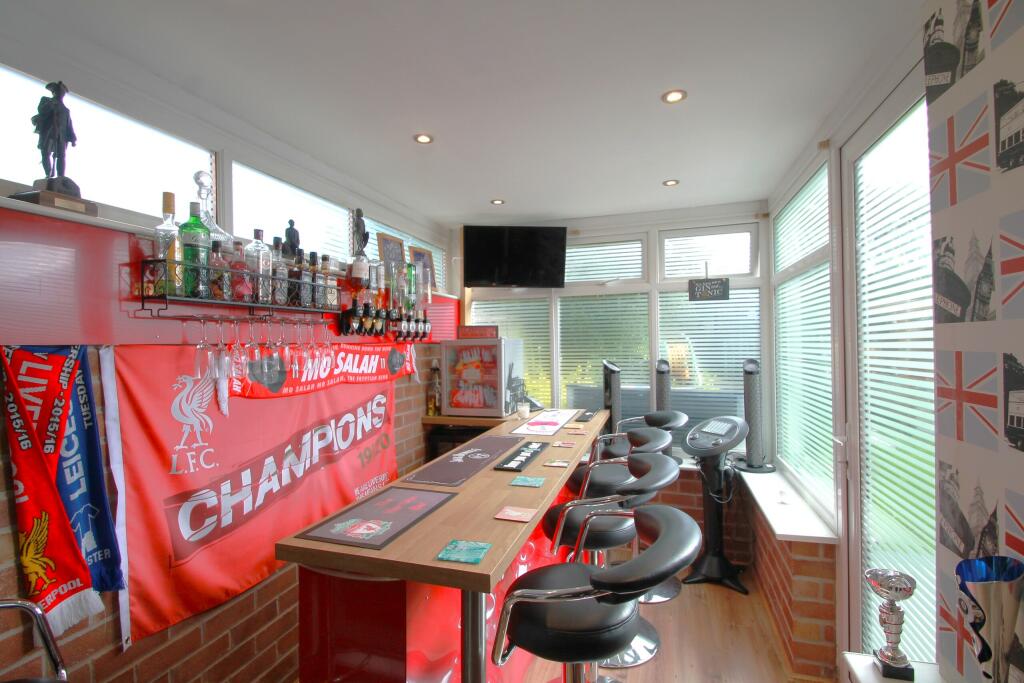 Conservatory/Bar
