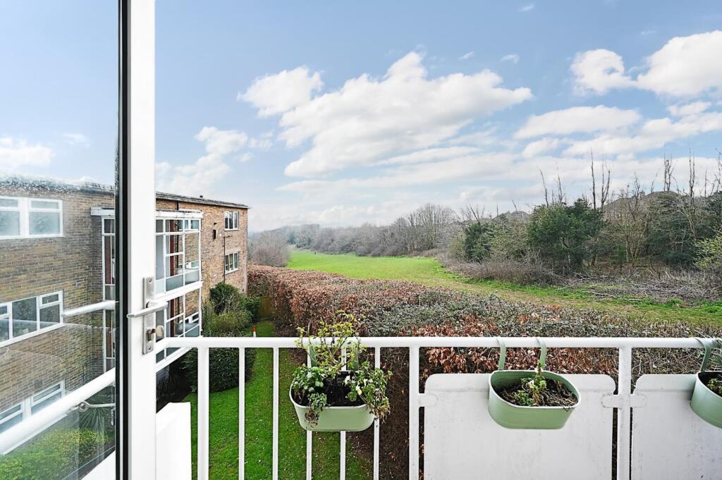 66 woodland ct bn3 (27).jpg