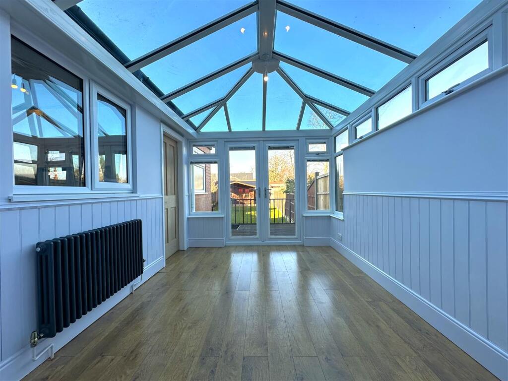 Glass Roof Garden Room 136