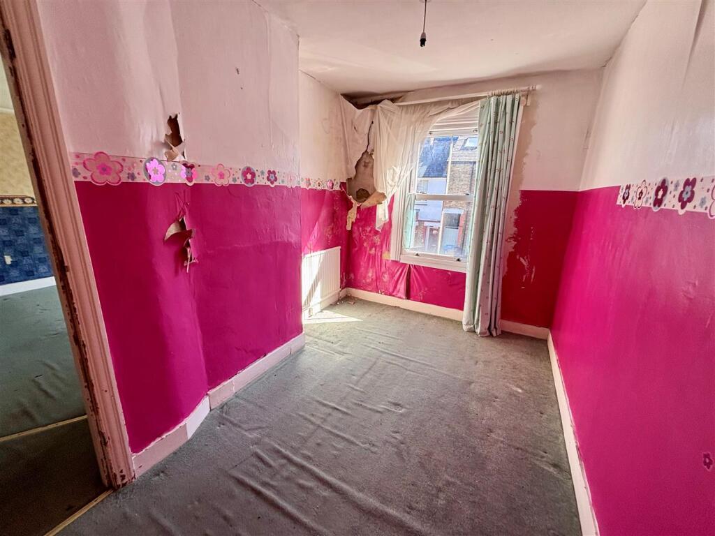 bedroom 3.jpg