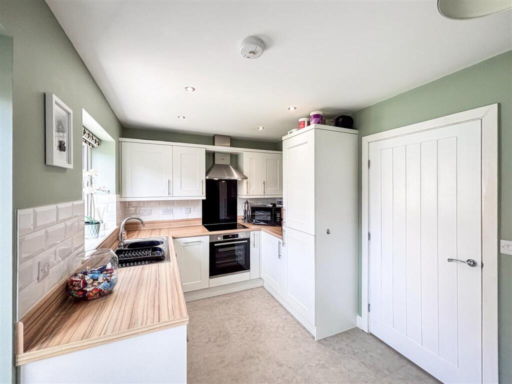 Kitchen 1.jpg