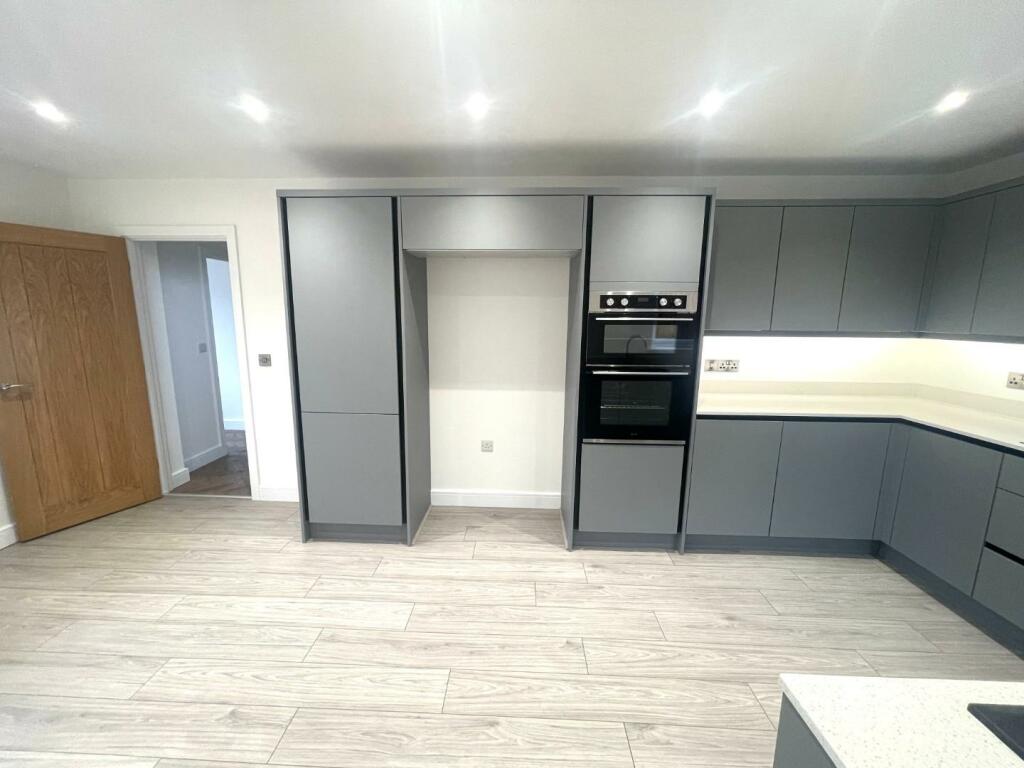 Kitchen3.JPG