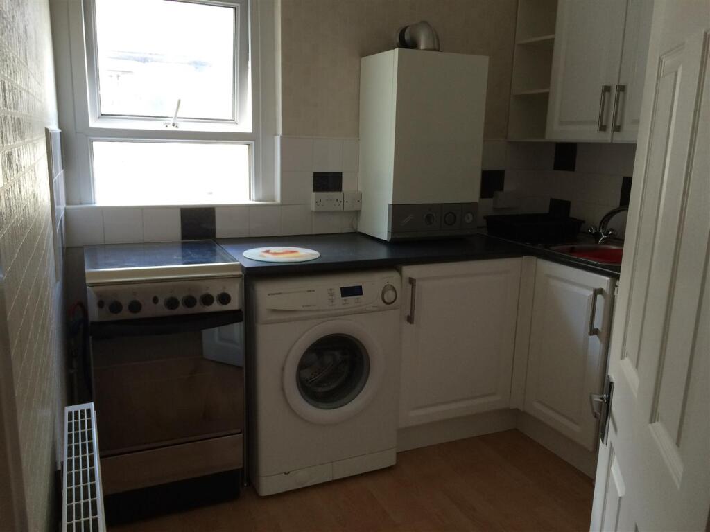 Kitchen 1.JPG