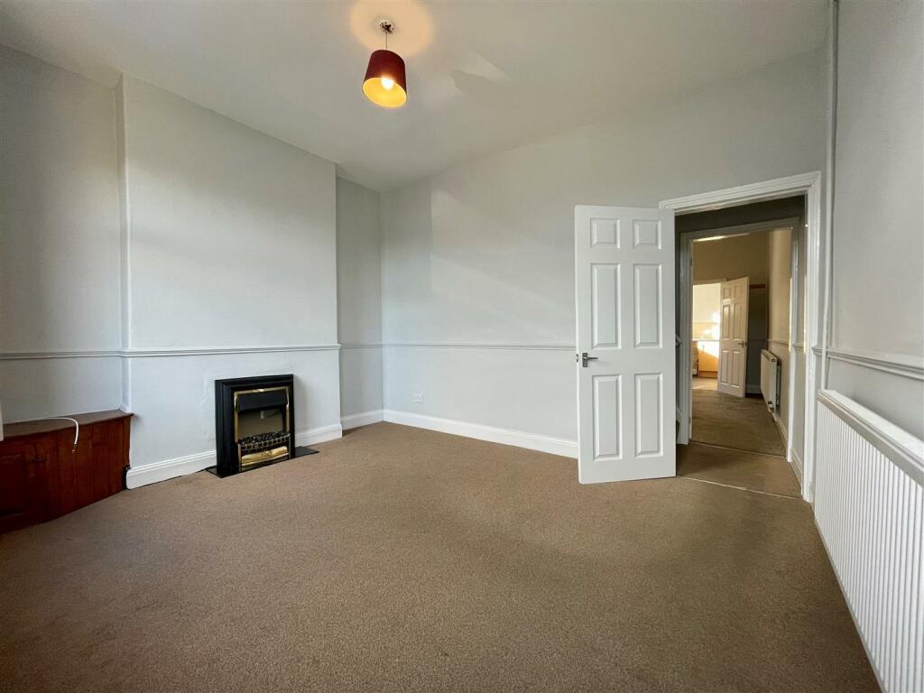 2 Sitting Room.jpg
