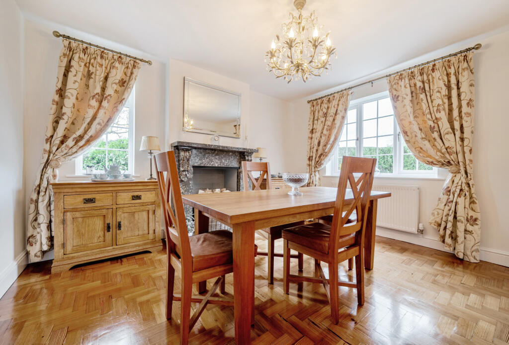 1372867-15-6904b0...