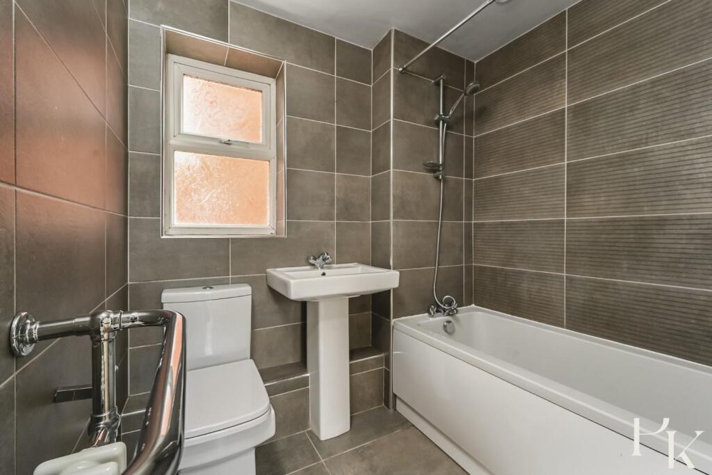 16-langridge-drive-bn41 (12).jpg