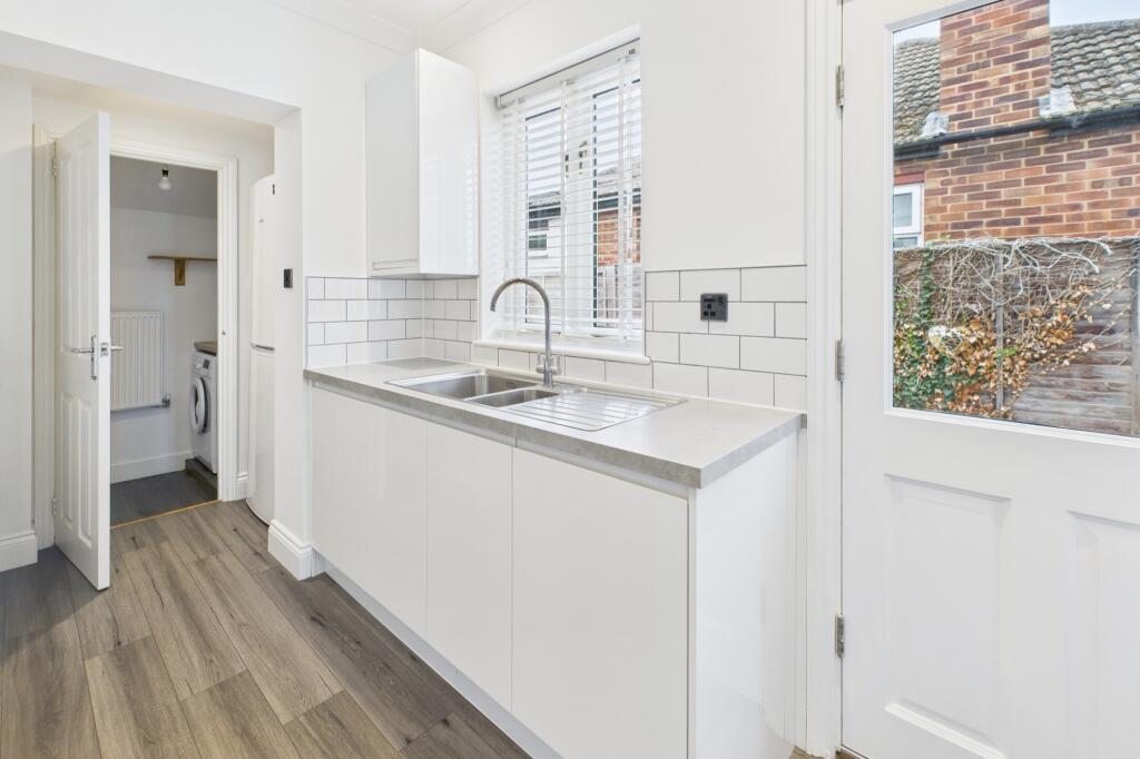 CAM02519G0-PR0348-STILL005