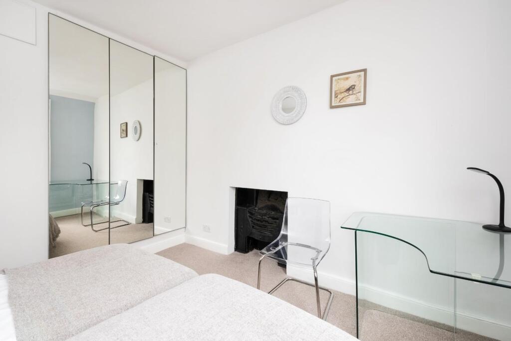 Flat 2, 6 Kensington Place, Bath, BA1 6AW-13.jpg