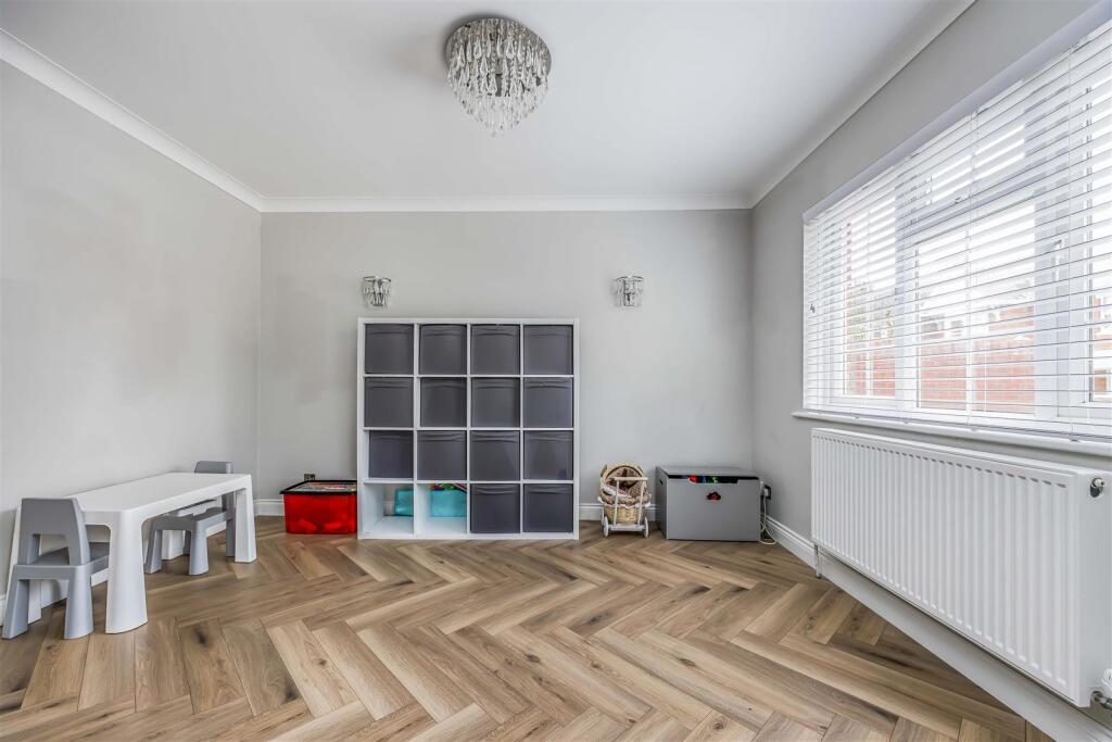 53 Fourth Avenue, Havant-Small-PorticoMarketing-So