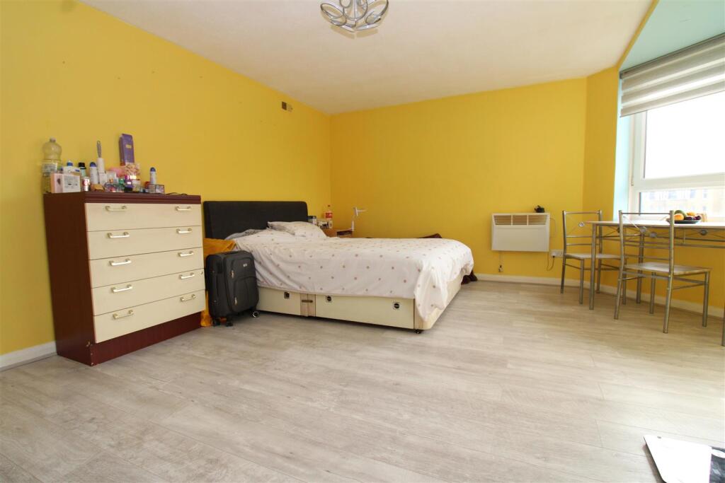 Lounge 2.JPG