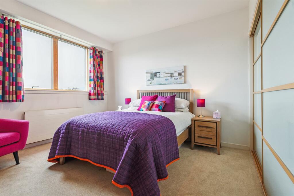 YATES HELLIER - 5 1 305 Glasgow Harbour Terraces (
