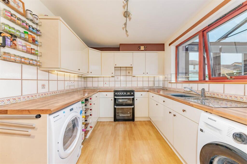 2 Knapdale Place Dundee-2.JPG