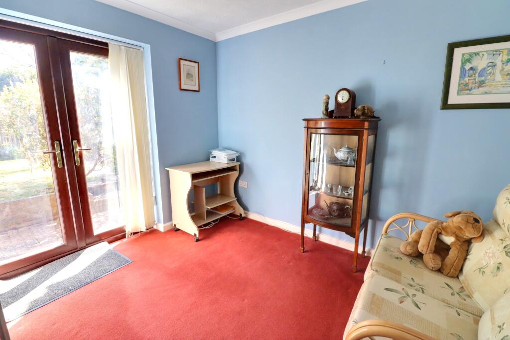 BREAKFAST ROOM/STUDY