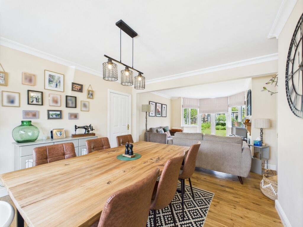 Lounge/Dining Room
