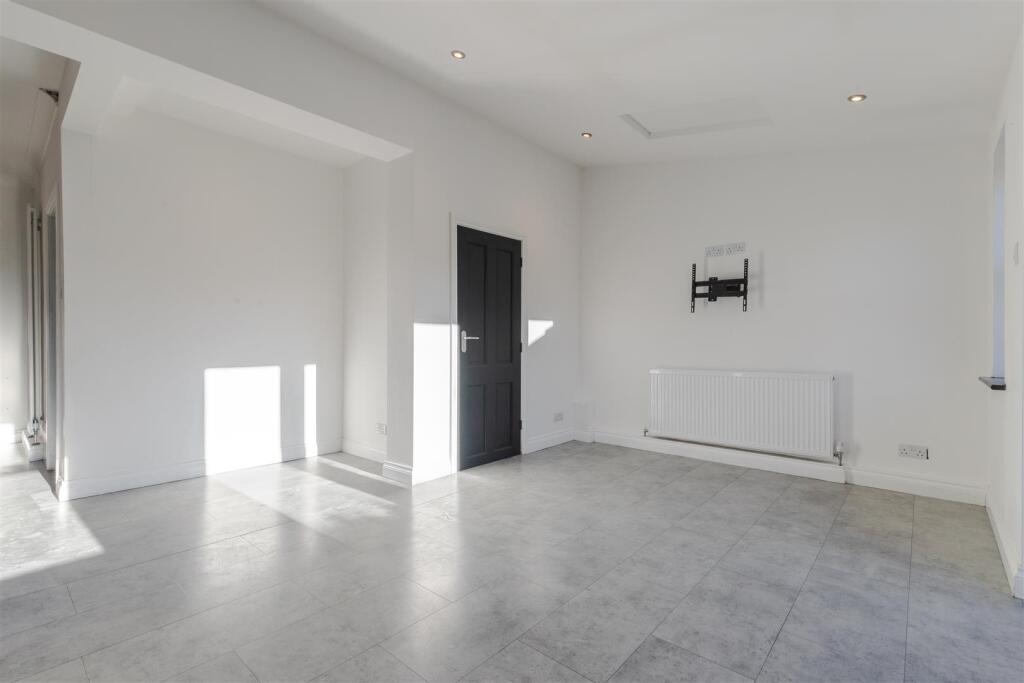 Dining/ family room