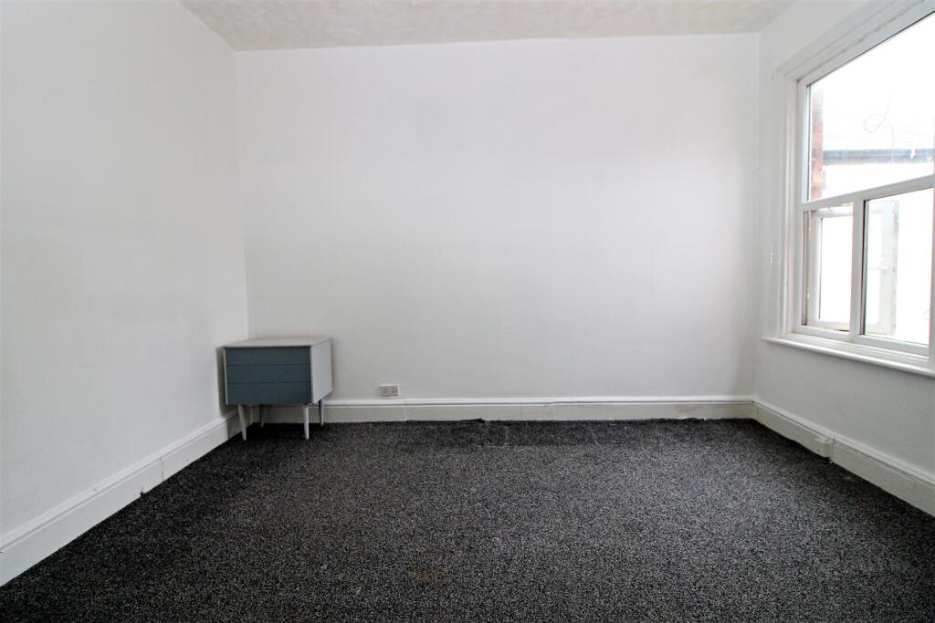 Bedroom 1.JPG